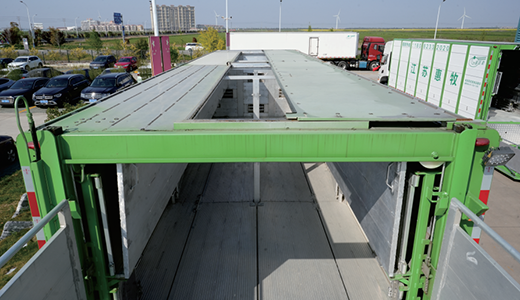 Livestock and Poultry Transport Vehicle