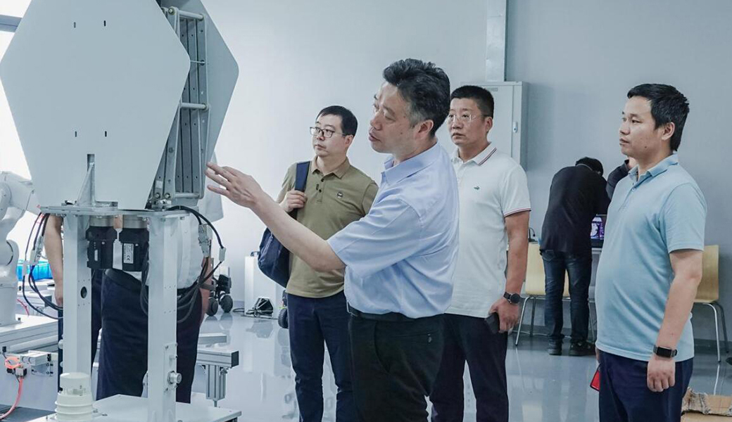 Director Tong Haibing of Jiangsu Poultry Science Research Institute and his delegation visited CP M&E Group