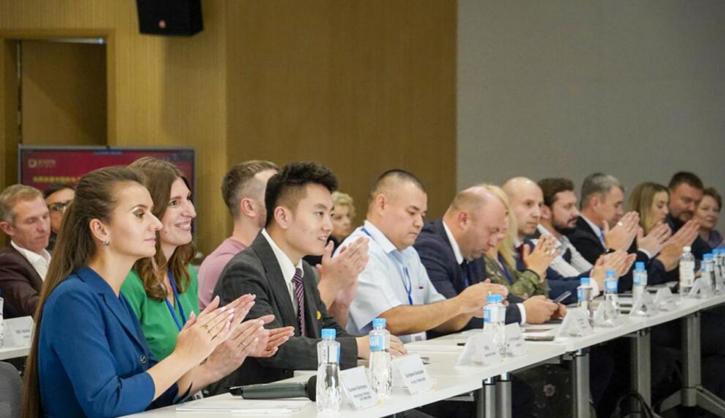 China Chamber of Commerce for Import and Export of Machinery and Electrical Products, Russian delegation visits CP M&E Group  for inspection and exchange